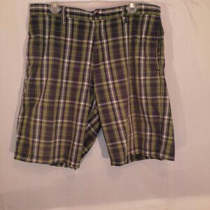 Retreat Men's Size 36 Waist Green Navy White Plaid 100% Cotton Shorts